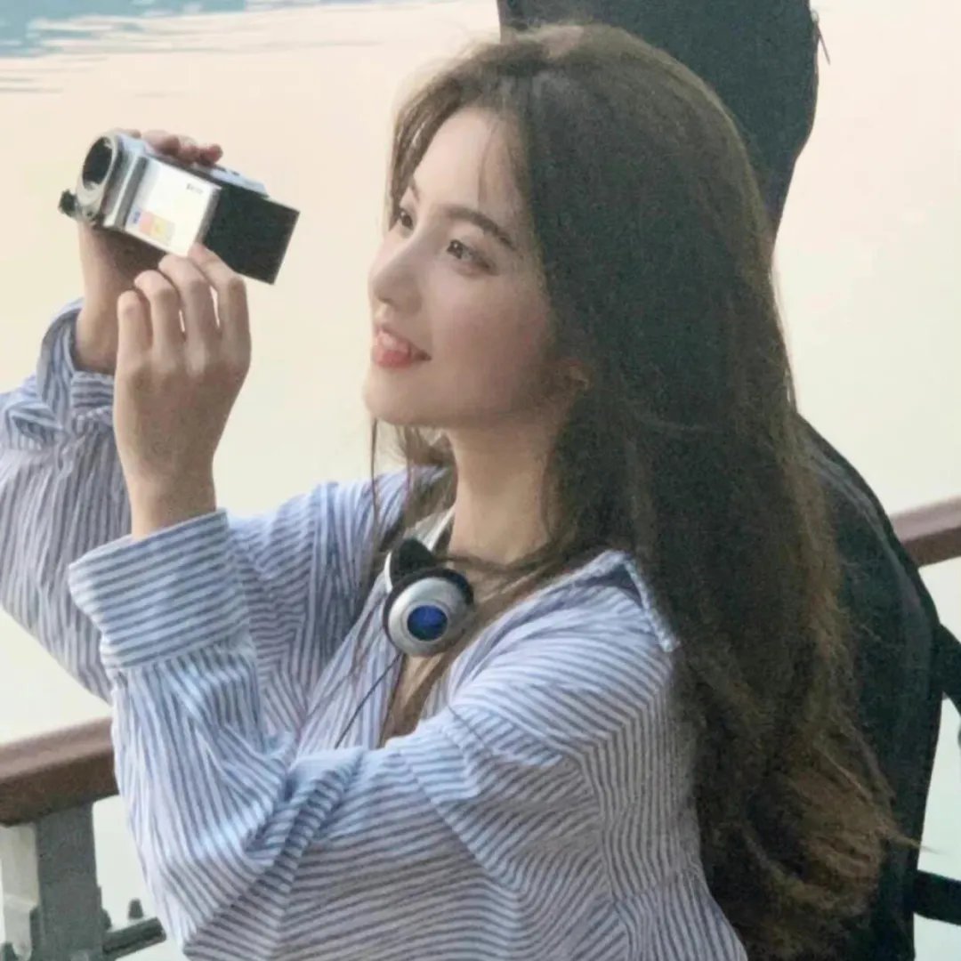 阁楼里的花在线观看